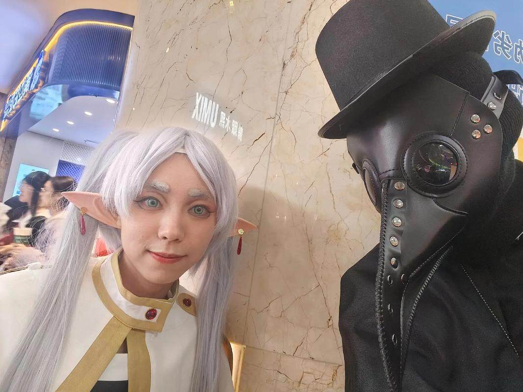 淡定看狗咬狗