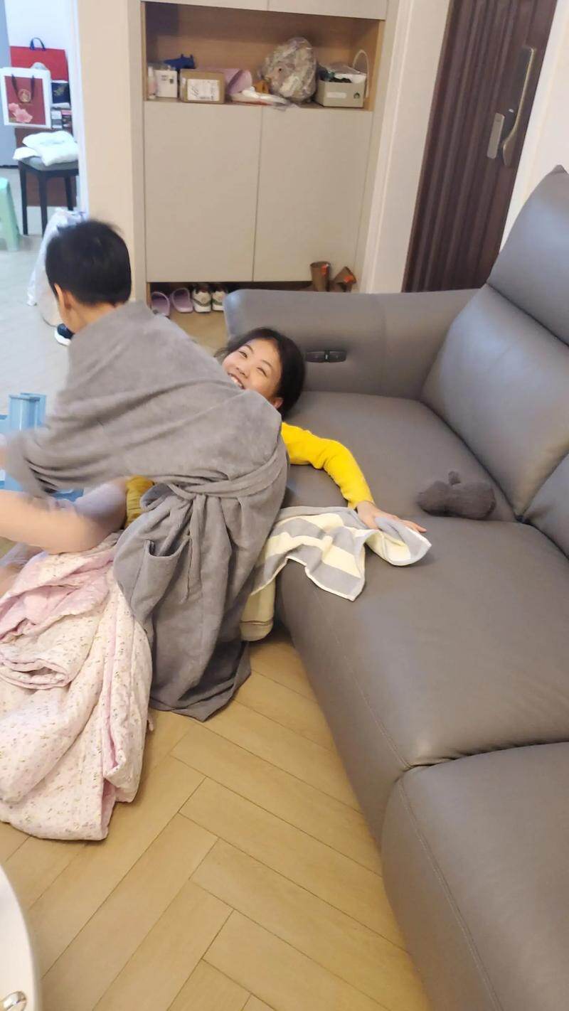 谁的眼、在下雨